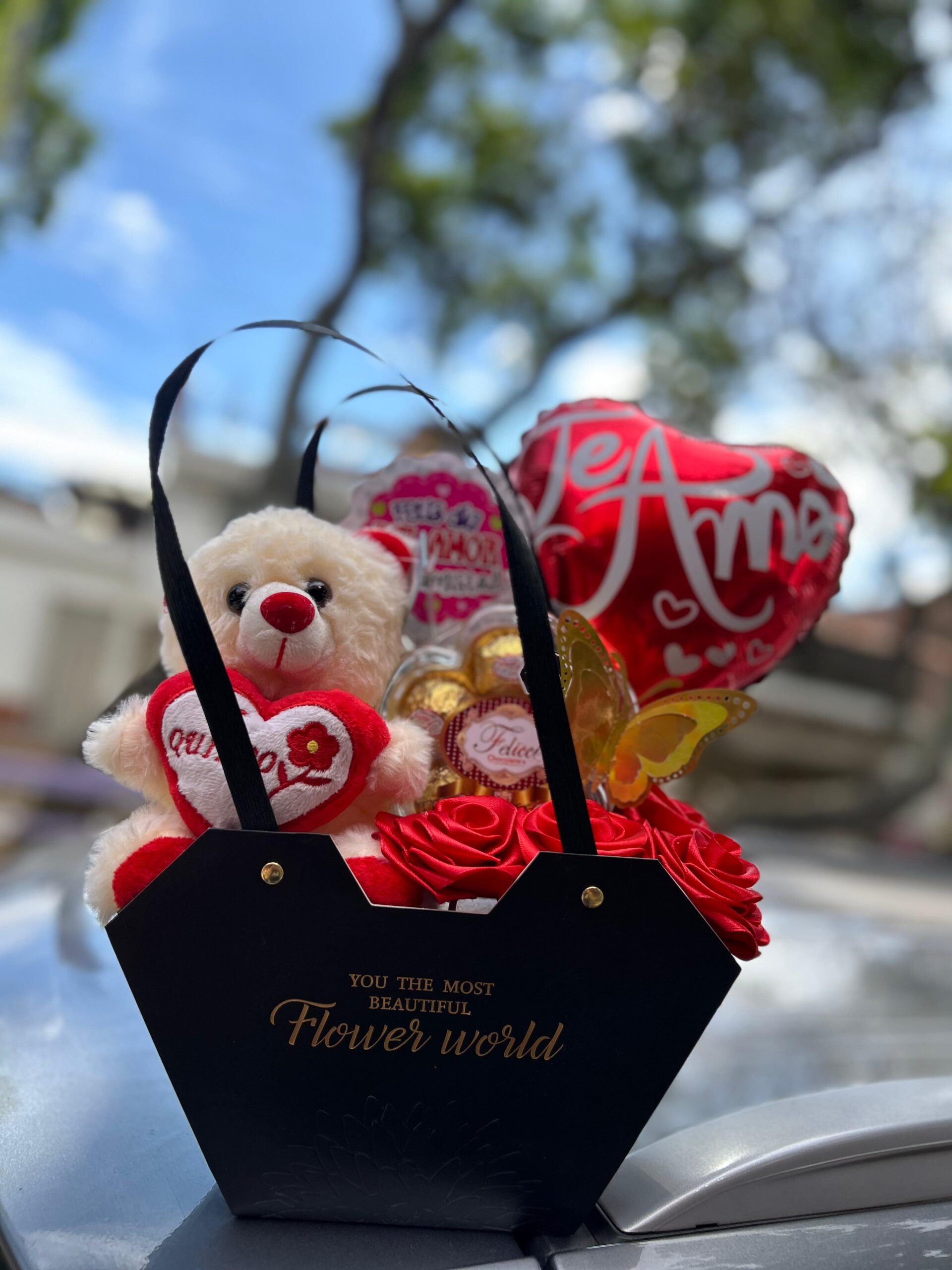 ANCHETA DE LUJO CON ROSAS ETERNAS