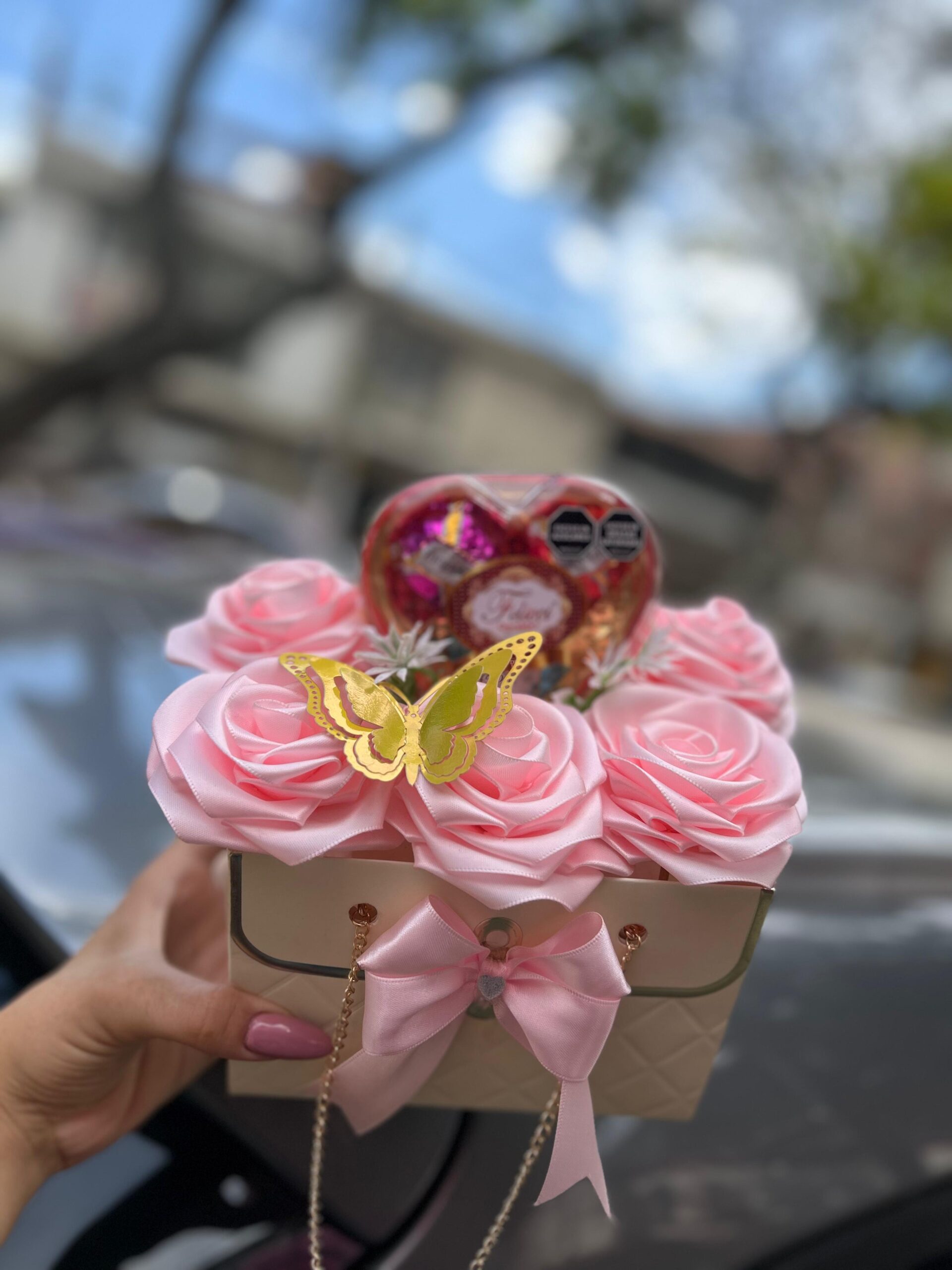 ANCHETA TIPO BOLSO CON ROSAS ETERNAS - Imagen 2