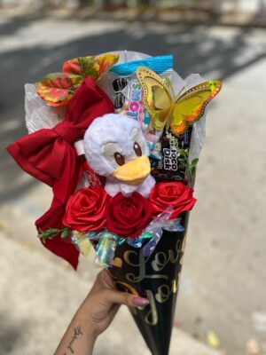 CONO DULCERO CON ROSAS ETERNAS