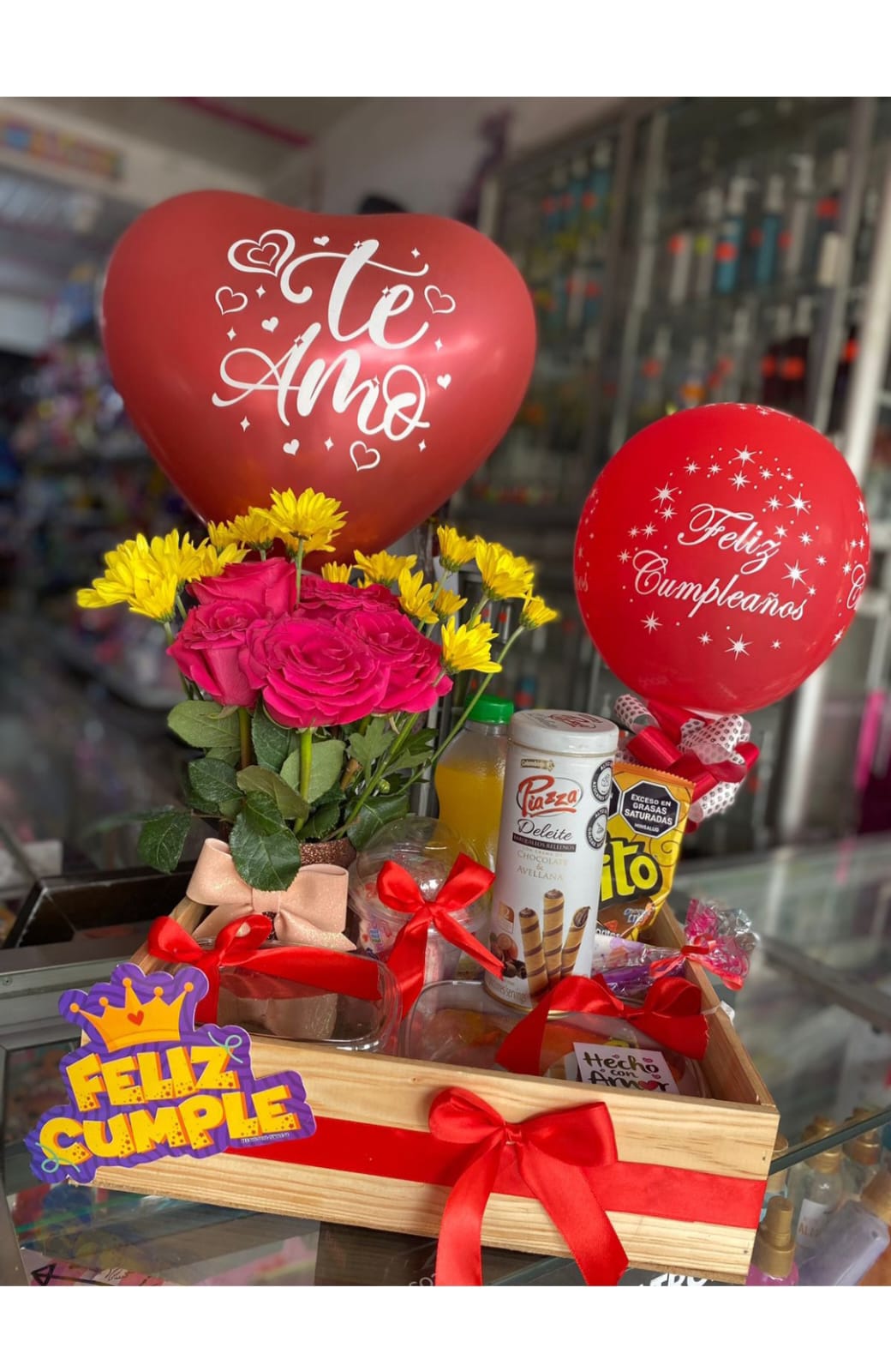 ANCHETA COMPUESTA Y FLORES NATURALES